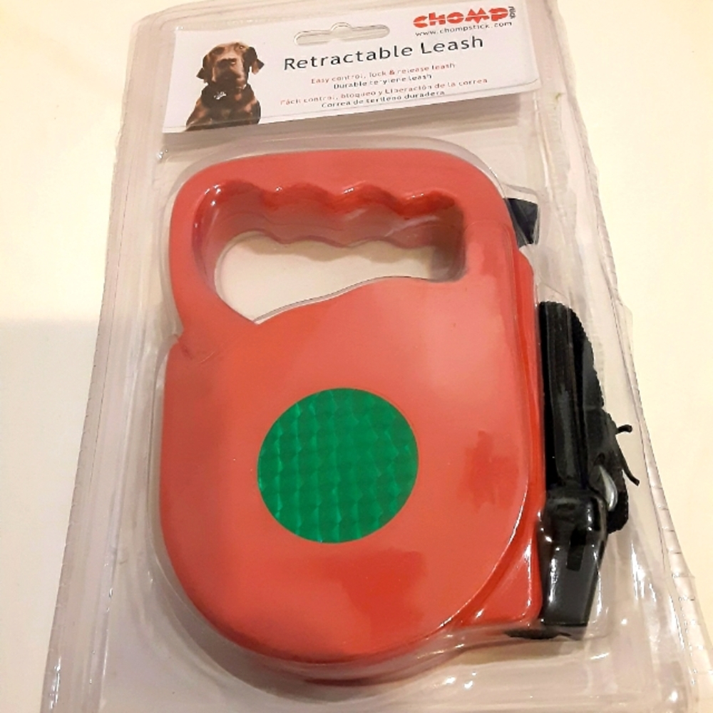 RETRACTABLE LEASH BY CHOMP STICKS